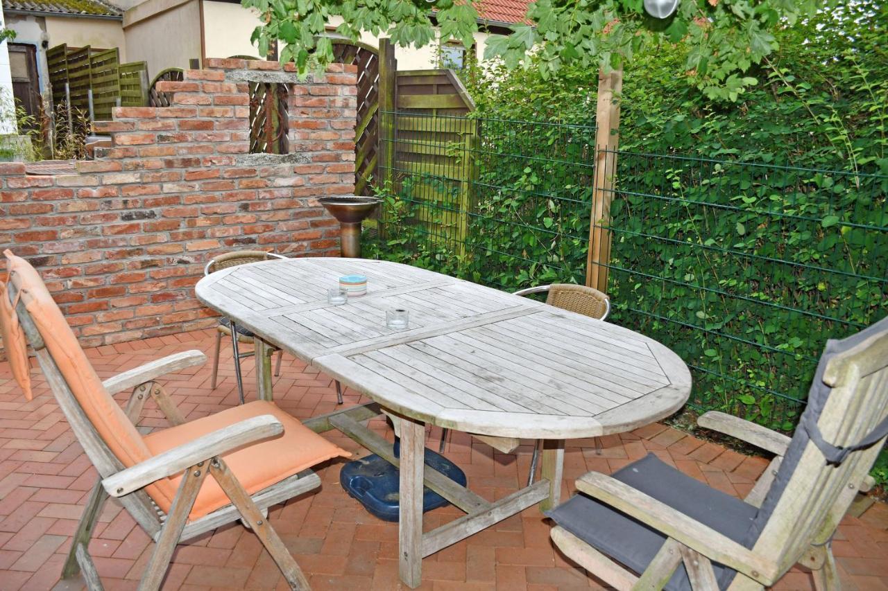 Ferienwohnungen im Gutshaus Gnies Exterior foto
